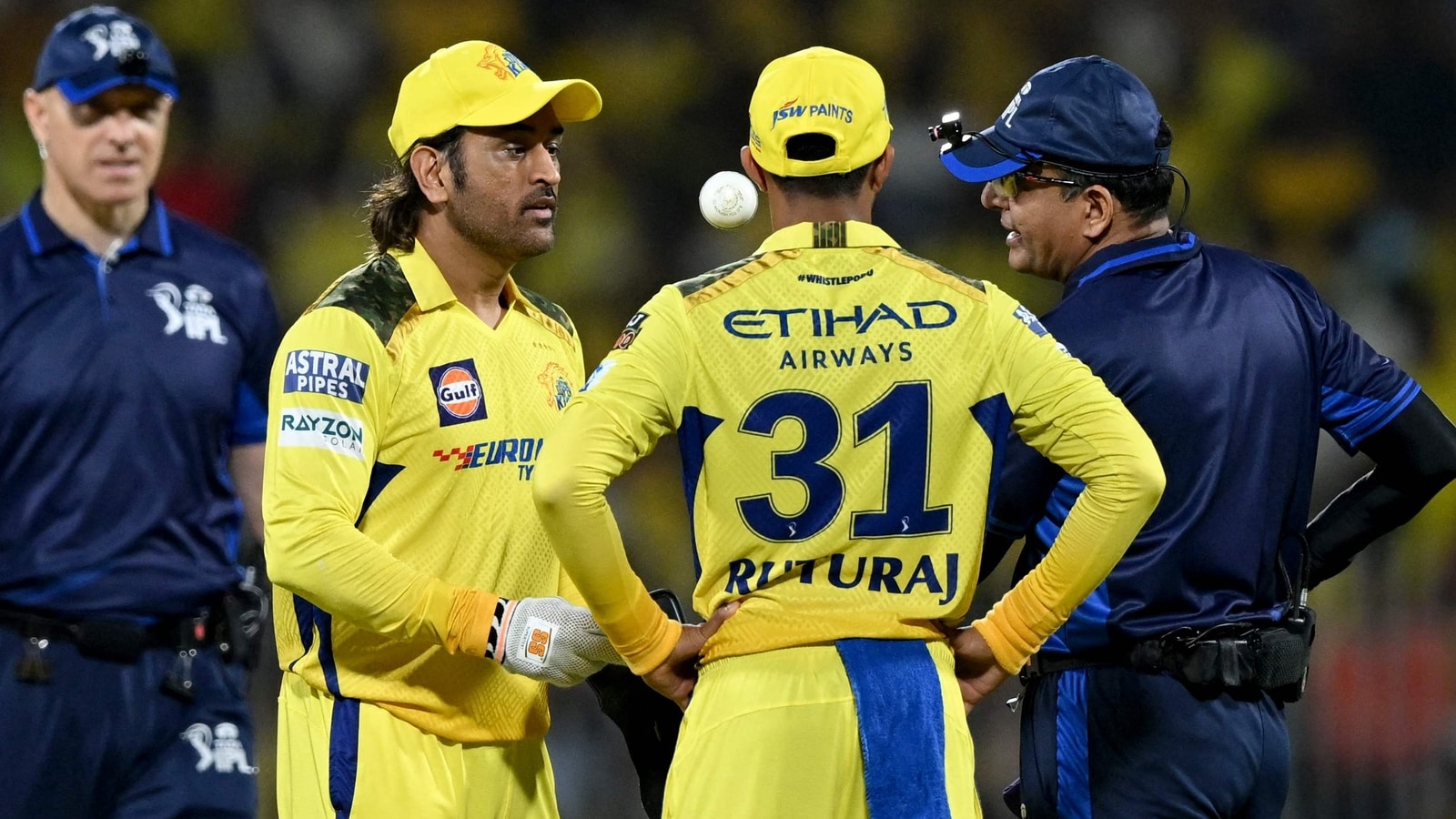 MS Dhoni's epic intervention in Rachin Ravindra's question with a classic mic-drop captaincy remark