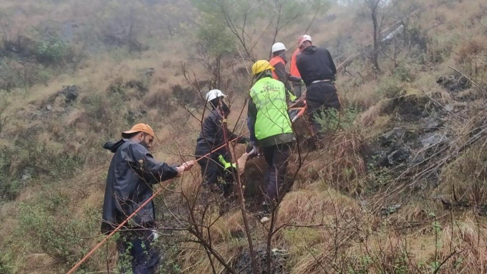 Fatal Accident: Taxi Plunges into Gorge, Resulting in 10 Deaths on Jammu-Srinagar Highway