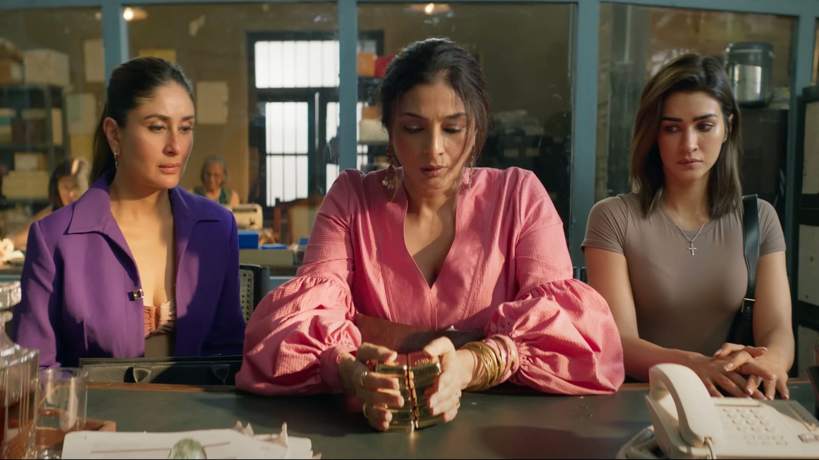 Kareena Kapoor's latest movie "Crew" amasses ₹62 crores worldwide on day 3, cementing her status as a superstar.